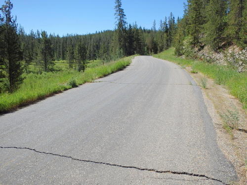 GDMBR: The big cracks in the road do not affect our ride.